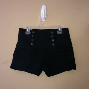 High-waisted buttoned black shorts